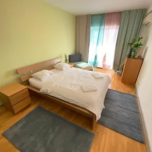 214 With Private Parking Apartament